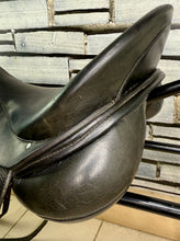 Load image into Gallery viewer, 17 1/2” MN Albion Ultima Dressage Saddle - Black