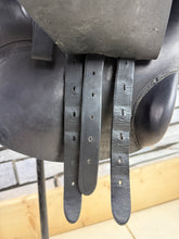 Load image into Gallery viewer, 17 1/2” MW Albion K2 Jump Saddle - Black