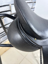 Load image into Gallery viewer, 17” MN Albion SL Dressage Saddle - Black