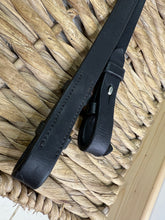 Load image into Gallery viewer, S/H Penwood English Laced Show Reins - Black - Full