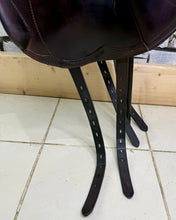 Load image into Gallery viewer, 17” MW Amerigo Vega Monoflap Jump Saddle - Brown