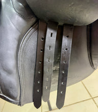Load image into Gallery viewer, 18” Wide Jeffries Falcon Hawk Event Saddle - Black