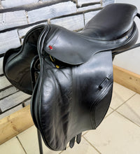 Load image into Gallery viewer, 17 1/2” MW Albion K2 Jump Saddle - Black -Big Blocks- Mega Comfy