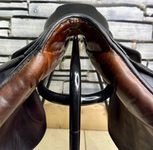 Load image into Gallery viewer, 18” 28 (MN) Stubben Siegfried C.S. Jump Saddle - Brown