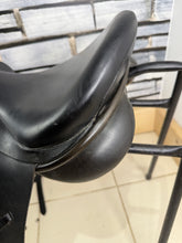 Load image into Gallery viewer, 17” MW Oakfield Saddlery GP Saddle - Black