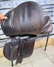 Load image into Gallery viewer, 17 1/2” Wide Barnsby GP Saddle - Brown