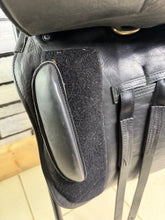 Load image into Gallery viewer, 17” Original Heather Moffat Nursey Fhoenix VSD/Dressage Saddle - Black
