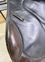 Load image into Gallery viewer, 17” XW Silhouette Dual/Double Flap Jump Saddle - Black/Brown