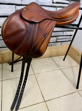 Load image into Gallery viewer, 17” Medium Butet Monoflap Cross Country Jump Saddle - Brown/Tan