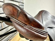 Load image into Gallery viewer, 17 1/2” MW Bruno Del Grange Close Contact Jump Saddle - Brown