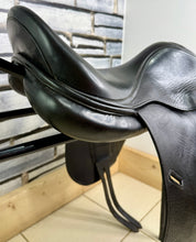 Load image into Gallery viewer, 17 1/2” MW Hockenden Saddlery Monoflap Dressage Saddle - Black