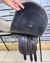 Load image into Gallery viewer, 16 1/2” MW Orion/Ideal Show Saddle - Brown - Reverse Hide - Close Contact