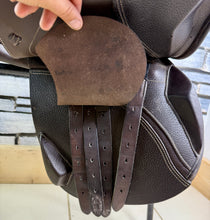 Load image into Gallery viewer, 17” MW/Wide Whitaker Madrid Jump Saddle - Brown