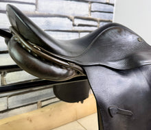 Load image into Gallery viewer, 17” Wide Jeffries Falcon Hawk Event Saddle - Black