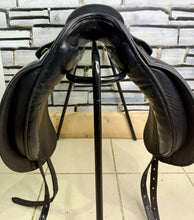 Load image into Gallery viewer, 17” Medium Albion Style Dressage Saddle - Black