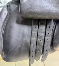 Load image into Gallery viewer, 18” Medium Oakland House Saddlery Jump Saddle - Black