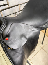 Load image into Gallery viewer, 17 1/2” MW LH Albion SLK Dressage Saddle - Black