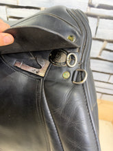 Load image into Gallery viewer, 17” MW-Wide Symmonds Cambridge GP Saddle - Black - Flat Tree - Suit a Connie or Cob