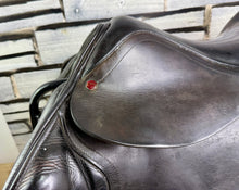 Load image into Gallery viewer, 17 1/2” Medium Albion Kontrol Forward Flap Jump Saddle - Brown