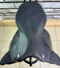 Load image into Gallery viewer, 16” XXW/Changeable Gullet Thorowgood T4 Pony Club LL GP Saddle - Black