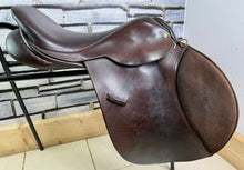 Load image into Gallery viewer, 18” MN Oakfield Hunt/Jump Saddle - Brown