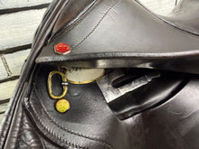 Load image into Gallery viewer, 17 1/2” MW Albion Kontrol Jump Saddle - Brown - Super Secure Big Blocks