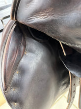 Load image into Gallery viewer, 17 1/2” MW Bruno Del Grange Close Contact Jump Saddle - Brown