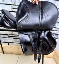 Load image into Gallery viewer, 17” MW Albion K2 Jump Saddle - Black