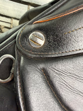 Load image into Gallery viewer, 17 1/2” Medium-MW Devoucoux Chiberta Lab Monoflap Jump Saddle - Black/Orange