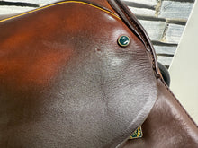 Load image into Gallery viewer, 17 1/2” B (Medium) Stubben Siegfried II Jump Saddle - Tan