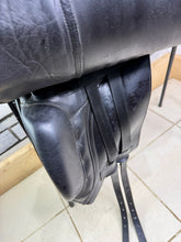 Load image into Gallery viewer, 17 1/2” Medium Albion SL Dressage Saddle - Black - Big Blocks