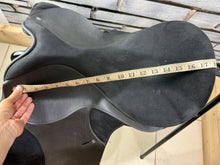 Load image into Gallery viewer, 18” XW Changeable Gullet Thorowgood Compact GP Saddle -Black- Flocked