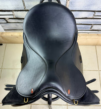 Load image into Gallery viewer, 16 1/2” XW Kes English Dressage Saddle - Black