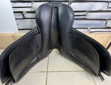 Load image into Gallery viewer, 17” Wide-XW Ideal Ramsey Show/WH Saddle - Black