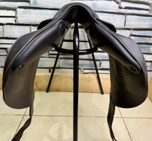 Load image into Gallery viewer, 17 1/2” MW Devoucoux Chiberta O Jump Saddle - Brown