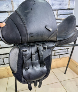 16 1/2” XW/Changeable Gullet Thorowgood Compact GP Saddle - Black