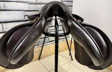 Load image into Gallery viewer, 17 1/2” Medium Morris &amp; Nolan High Wither Gold GP Saddle - Brown
