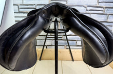 Load image into Gallery viewer, 17” XW/Changeable Gullet Bates Caprilli GP Saddle - Black