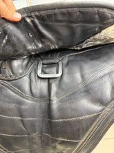 Load image into Gallery viewer, Size 2 Barefoot Cheyenne Treeless Leather GP Saddle - with Pads &amp; Girth - Black - Cob