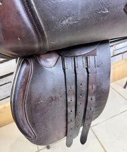 Load image into Gallery viewer, 16 1/2” MW GFS English Close Contact Jump Saddle - Brown