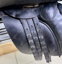 Load image into Gallery viewer, 17” MW Henri De Rivel Jump Saddle - Black