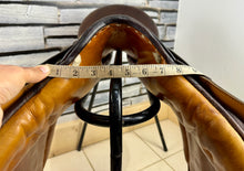 Load image into Gallery viewer, 18 1/2” Medium (Fit 30) Stubben Siegfried Extra GP/Jump Saddle - Black/Tan