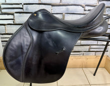 Load image into Gallery viewer, 17 1/2” Medium/Changeable Gullet Bates Caprilli GP Saddle - Black