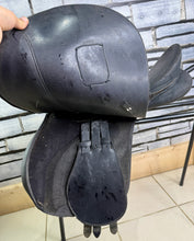 Load image into Gallery viewer, 17” Wide/Changeable Gullet Wintec 2000 GP Saddle - Black