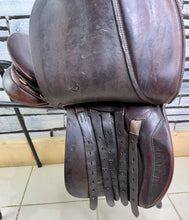 Load image into Gallery viewer, 17” XW Farrington Cob VSD Saddle - Brown