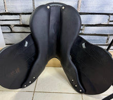 Load image into Gallery viewer, 16 1/2” MW Antares Connexion Monoflap Pony Jump Saddle - Black - Medium Wide