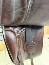 Load image into Gallery viewer, 17 1/2” Wide Barnsby USDF Dressage Saddle - Brown