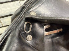 Load image into Gallery viewer, 17” Medium - MW Equipe Synergy Monoflap Jump Saddle - Black