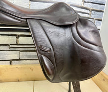 Load image into Gallery viewer, 17 1/2” Medium Silhouette MonoFlap Jump Saddle - Brown