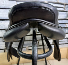 Load image into Gallery viewer, 17 1/2” Wide Eric Thomas Close Contact Jump Saddle - Black